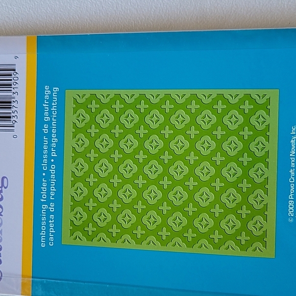 Cuttlebug 1 Embossing Folder 4 x 5.25 Brand New - Picture 2 of 2